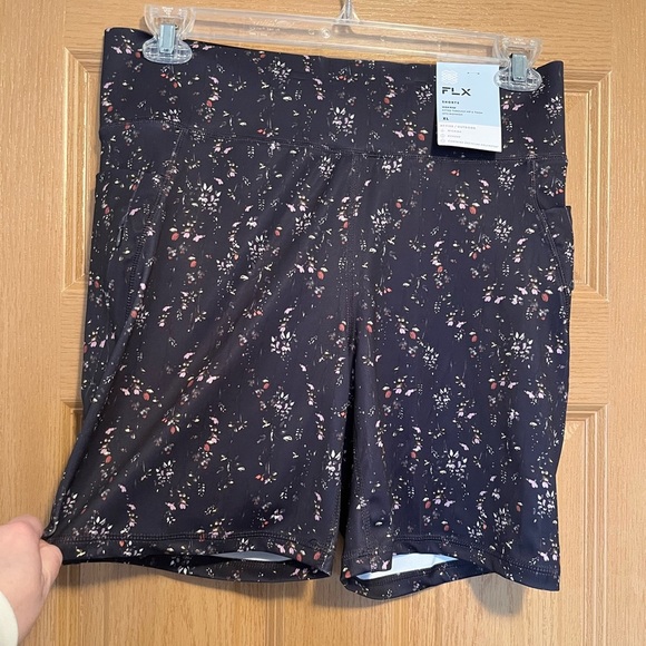 Woman’s FLX Ascent Bike Shorts - Picture 10 of 10